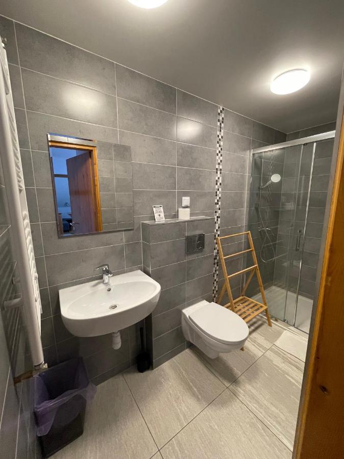 Gosciniec Ozna Hotel Kiczora Eksteriør billede